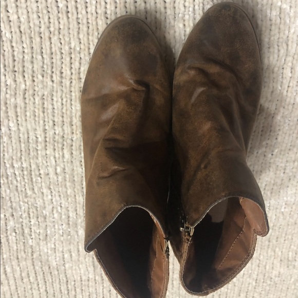 Shoes - Picture 2 of 3